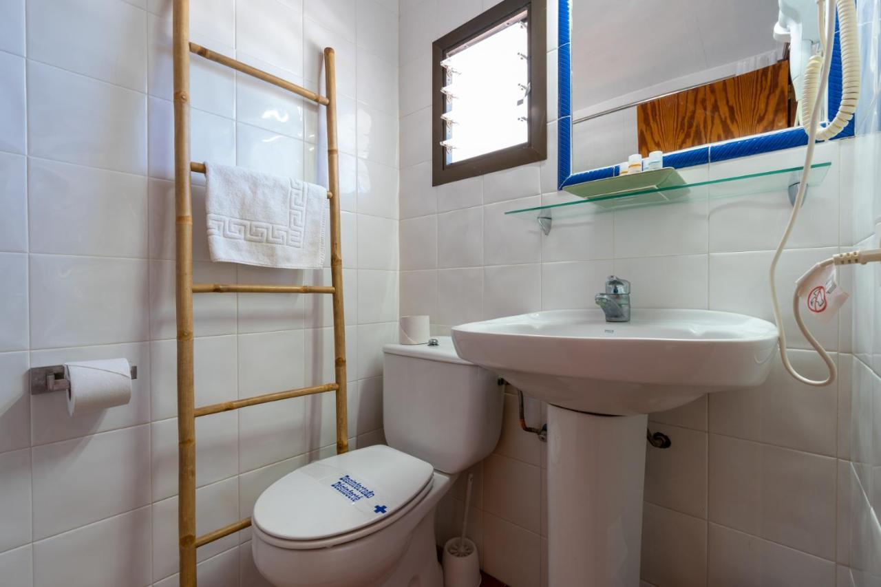 Hostal Restaurante Pou Des Lleo Làng Sant Carles de Paralta Phòng bức ảnh