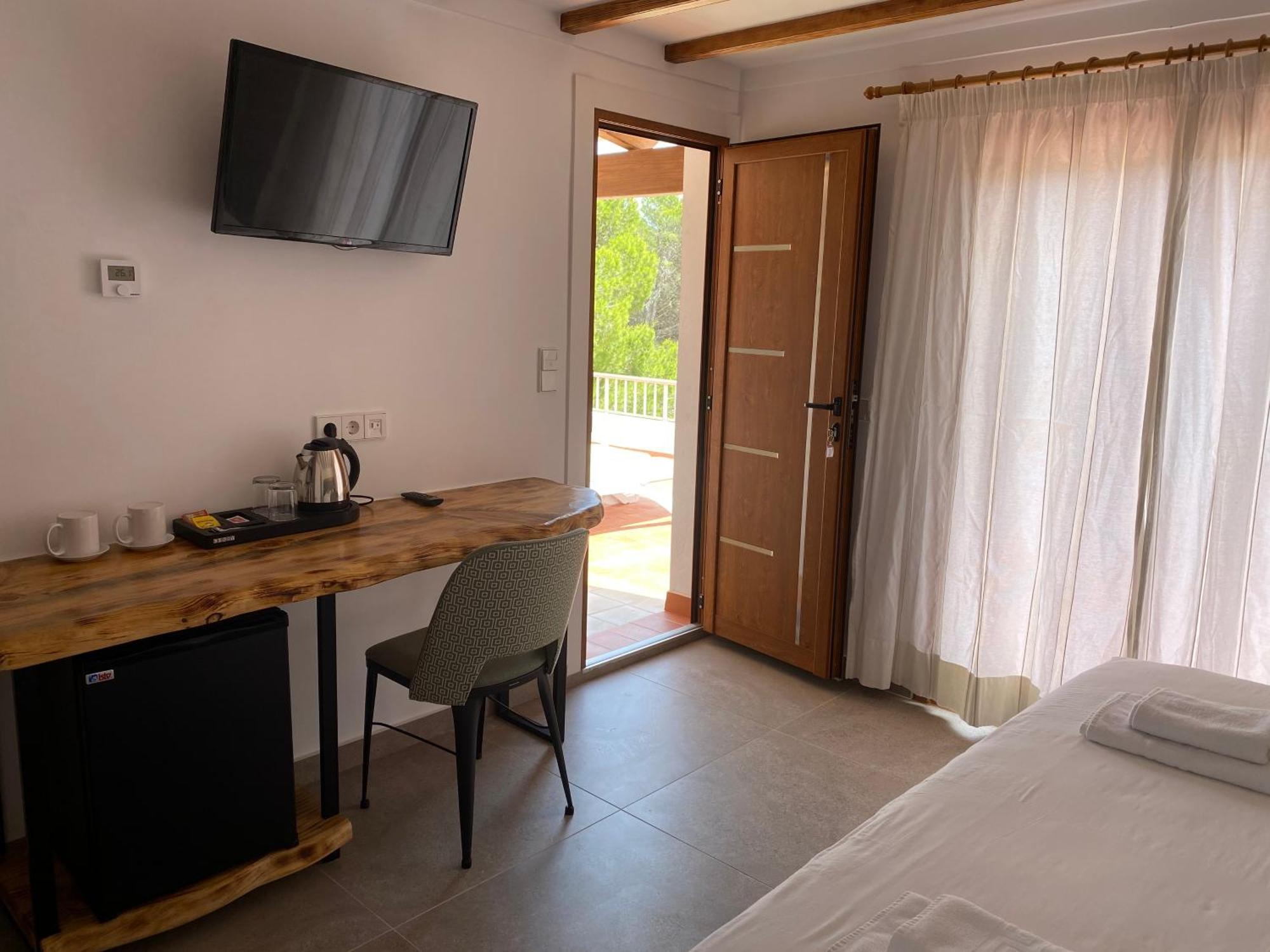 Hostal Restaurante Pou Des Lleo Làng Sant Carles de Paralta Phòng bức ảnh