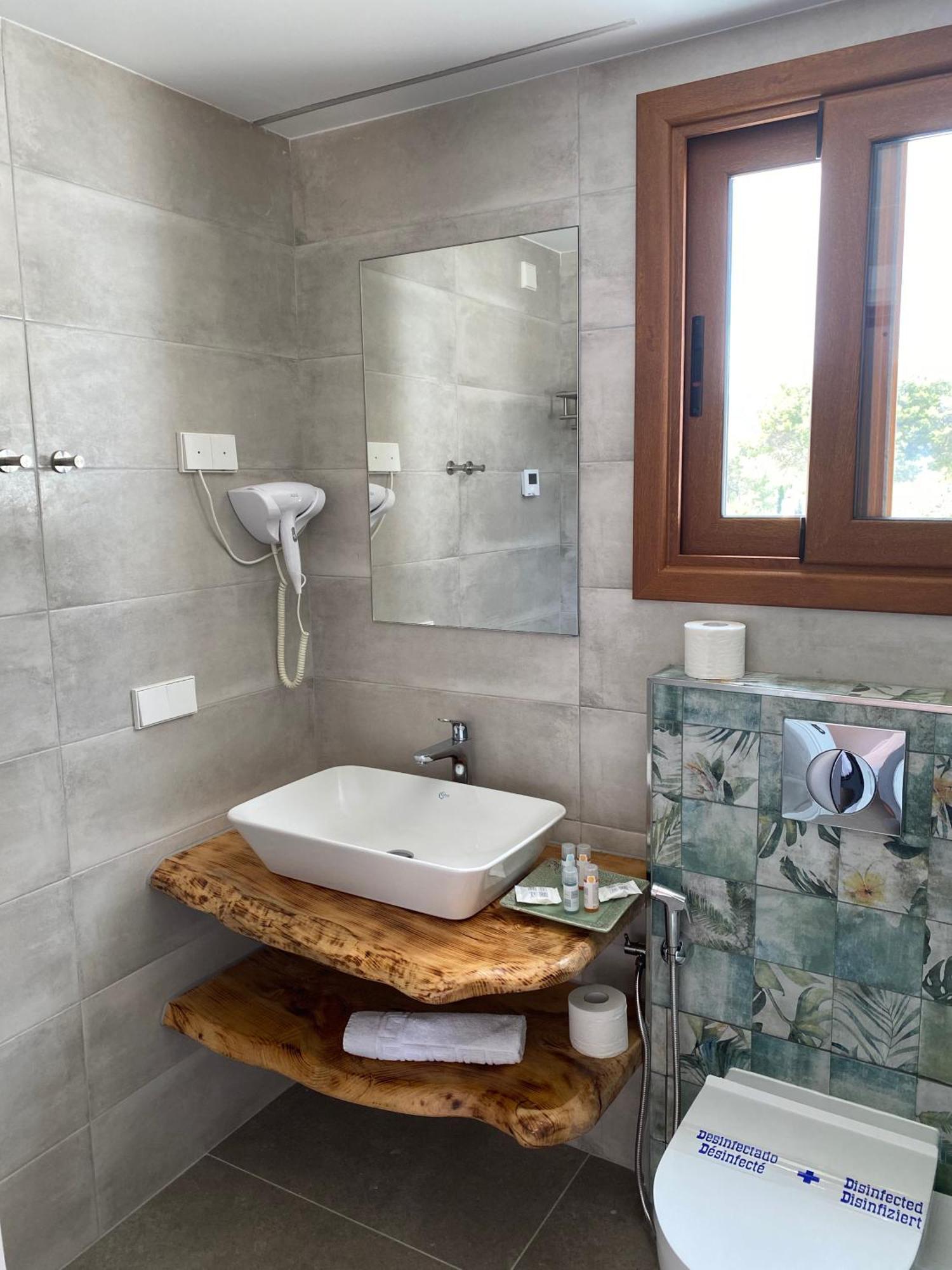 Hostal Restaurante Pou Des Lleo Làng Sant Carles de Paralta Phòng bức ảnh