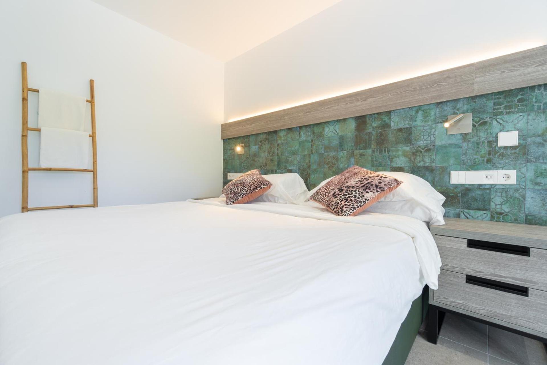 Hostal Restaurante Pou Des Lleo Làng Sant Carles de Paralta Ngoại thất bức ảnh