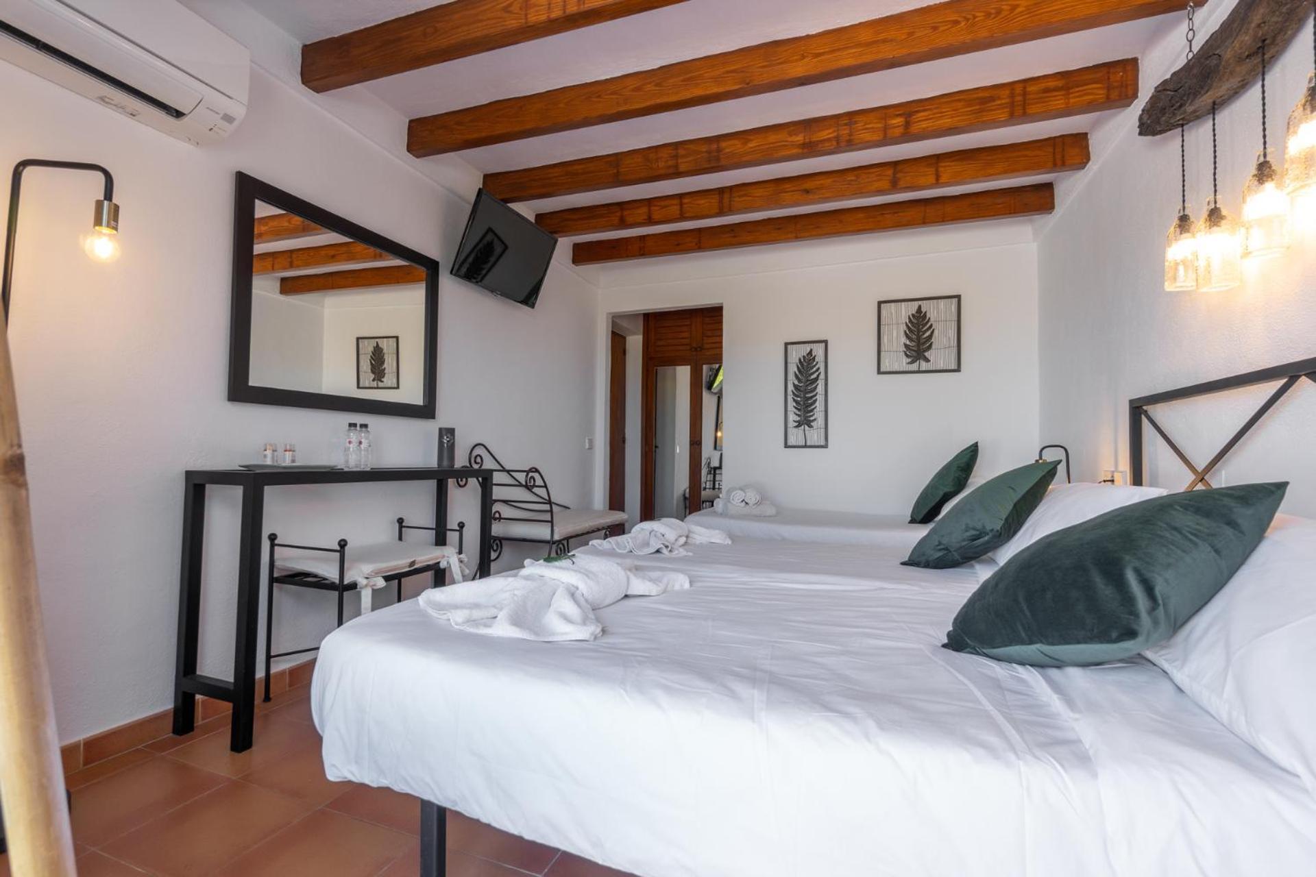 Hostal Restaurante Pou Des Lleo Làng Sant Carles de Paralta Phòng bức ảnh