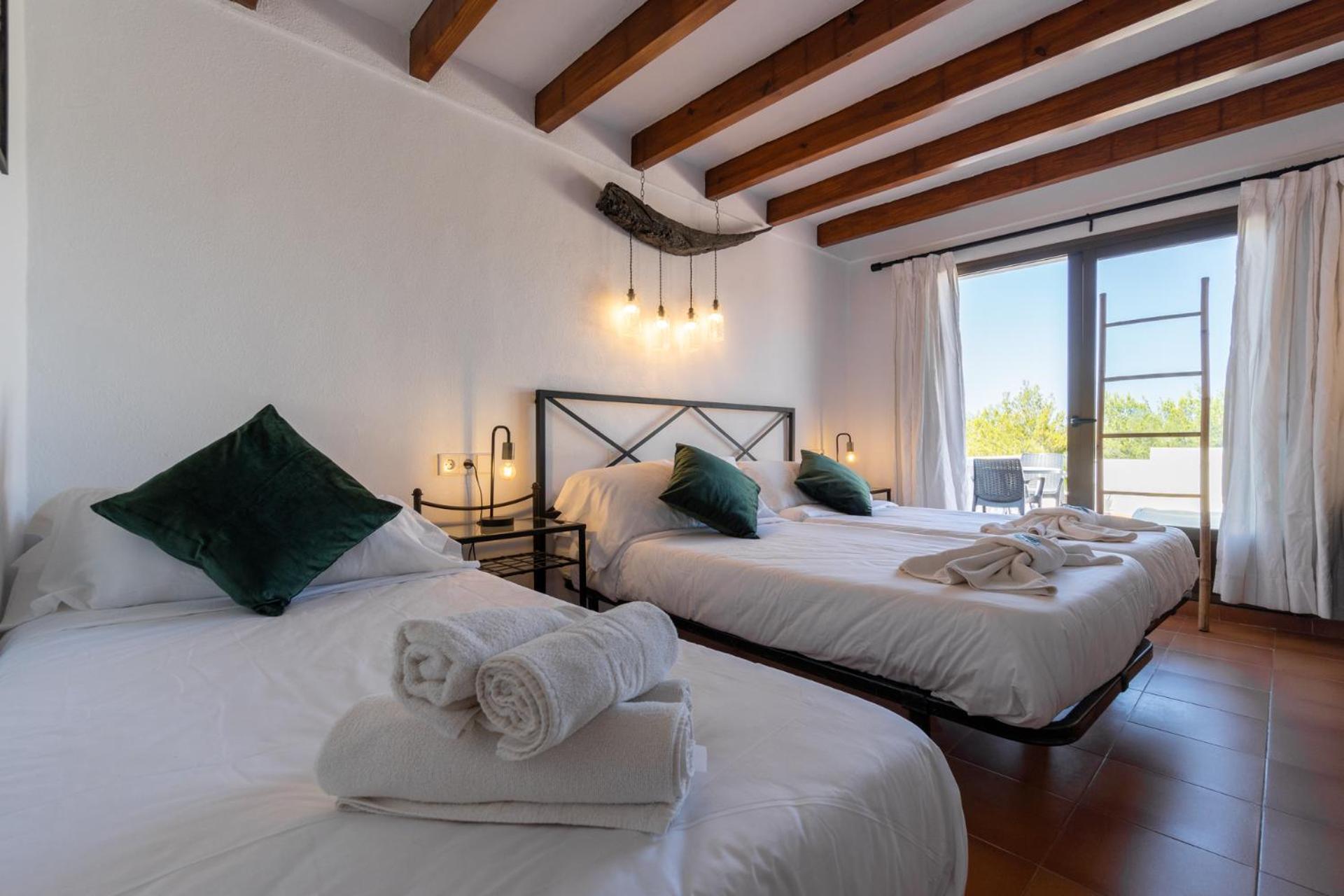 Hostal Restaurante Pou Des Lleo Làng Sant Carles de Paralta Phòng bức ảnh