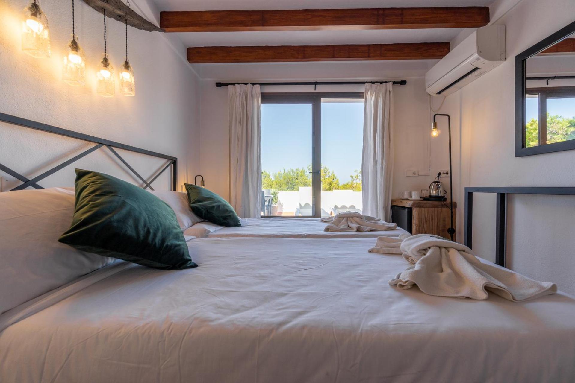 Hostal Restaurante Pou Des Lleo Làng Sant Carles de Paralta Phòng bức ảnh